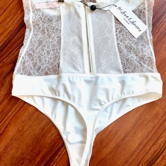 FOR LOVE & LEMONS WHITE LACE FEMININE BODYSUIT, S - Picture 7 of 8
